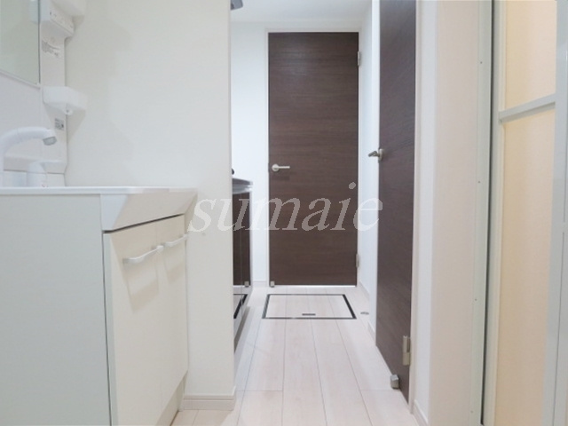 ルミエール赤羽の居間・リビング|廊下スペースです☆