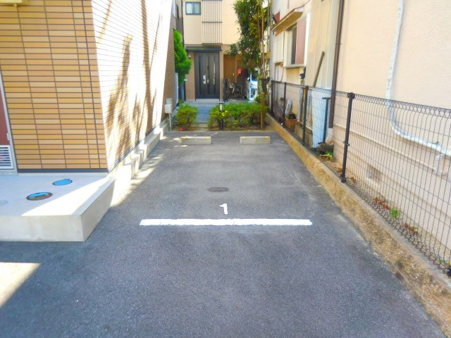 レオパレスTN弐番館の駐車場