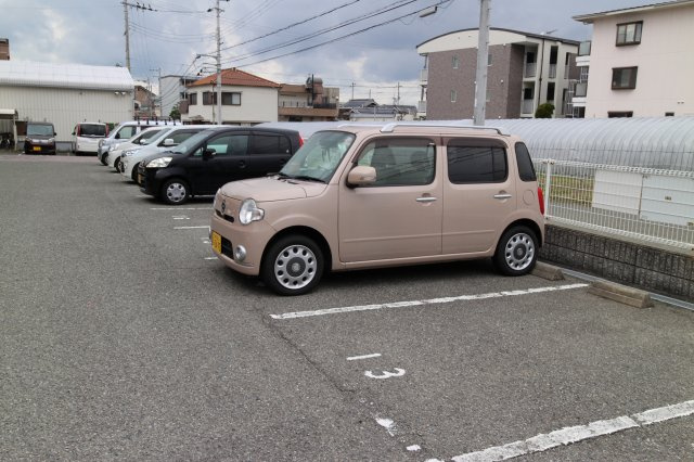 有瀬グランドハイツの駐車場