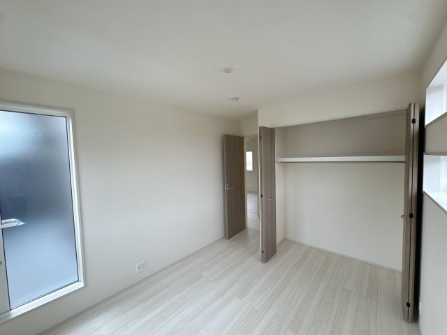 【洋室】 | 川越市今福　新築一戸建住宅　全1棟　(ふじみ野店) | 洋室５帖：三面採光の明るいお部屋です！