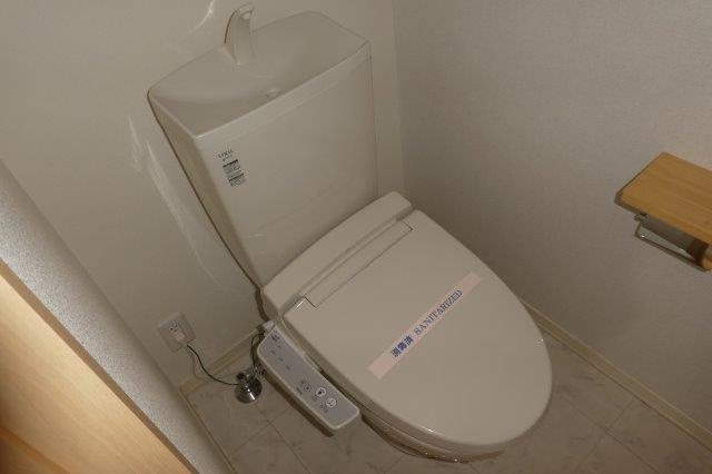 ベルブランシュ笹沖 Aのトイレ|シャワー付きトイレ