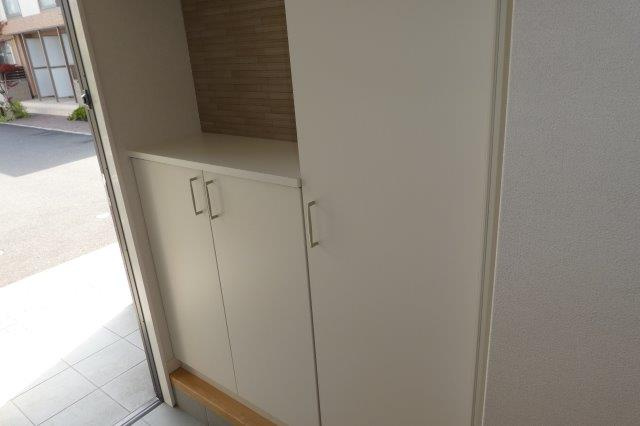 ベルブランシュ笹沖 Aの玄関|シューズボックス