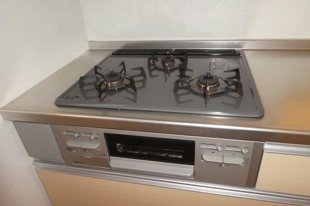 ベルブランシュ笹沖 Aのキッチン|3口ガスコンロ