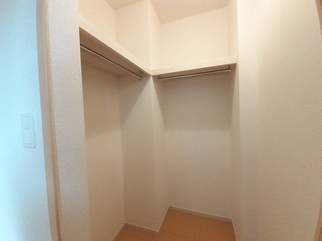 ストロベリ－　クロップの収納|小物を収納するのに便利です