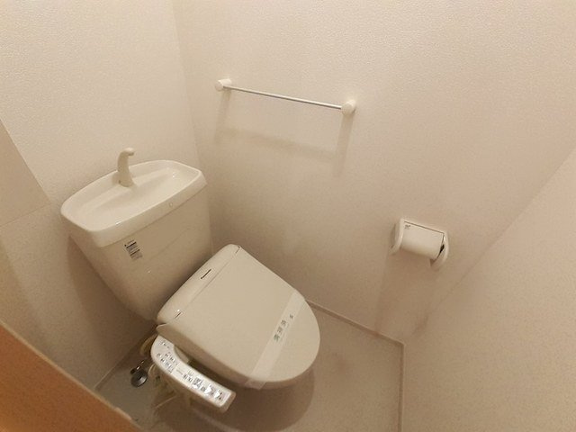ストロベリ－　クロップのトイレ|清潔感のあるトイレです