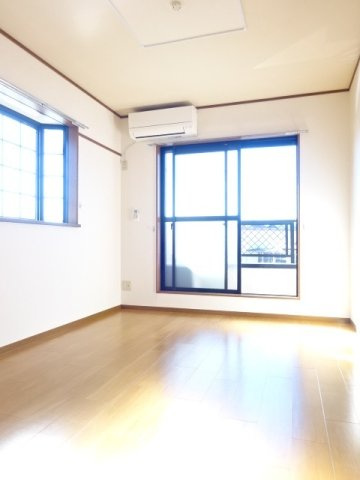 エピナールの居間・リビング