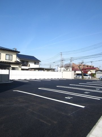 ベルナベウの駐車場|駐車場があるので、車を買う予定の方も安心です