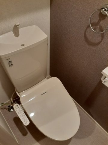アーポシークⅡのトイレ|落ち着いた色調のトイレです
