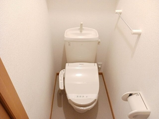 ヌーベルコート．Ｅのトイレ|落ち着いた色調のトイレです