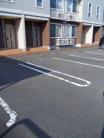 シャルム　アヴァンツァ－トⅠの駐車場|駐車場完備です