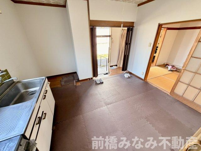 【中古平屋】前橋市駒形町　※約129坪広々敷地　スーパー至近の居間・リビング|ゆったりとしたリビングです