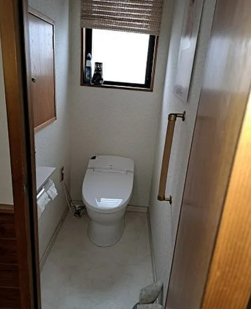 【中古】坂戸市伊豆の山町中古住宅のトイレ