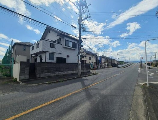 【中古】坂戸市伊豆の山町中古住宅の前面道路含む現地写真|前面道路含む現地写真です