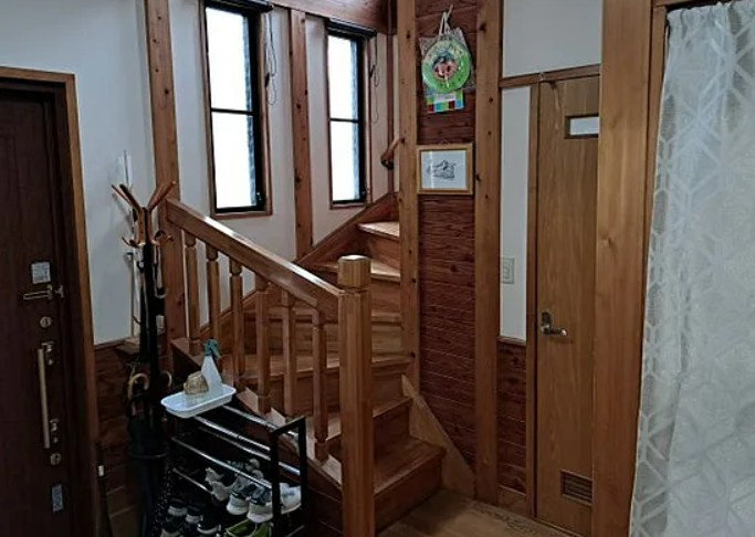 【中古】坂戸市伊豆の山町中古住宅の玄関