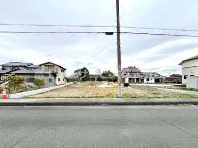 【外観】 | 袋井市太田 6期 新築一戸建て 1号棟 | 現在建築中の外観画像です。ご内覧は同じメーカーの完成物件へご案内いたしますので、いつでもご相談ください！