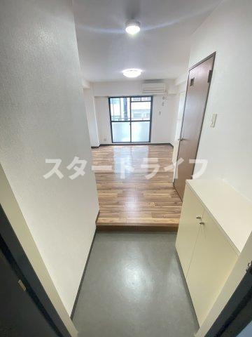 大阪市淀川区西中島５丁目の賃貸マンションの玄関