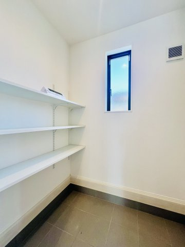 太田市亀岡町の収納|履物以外も収納できる広々としたシューズクローク◎