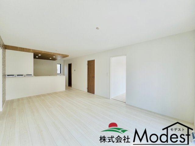 太田市亀岡町の居間・リビング|お家の中心に位置するリビングは、ご家族も自然と集まる空間に♪