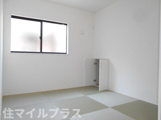 【和室】 | 郡山市富田町大徳南新築一戸建て3棟 | 柔らかい畳が心地よい和室