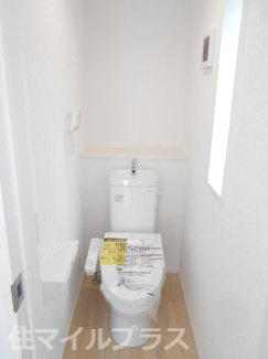 【トイレ】 | 郡山市富田町大徳南新築一戸建て3棟 | 落ち着いた色調のトイレです