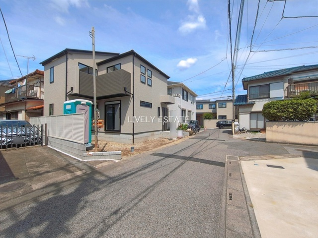草加市手代3丁目 新築分譲住宅 の前面道路含む現地写真