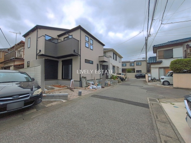 草加市手代3丁目 新築分譲住宅 の前面道路含む現地写真