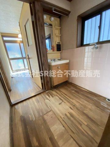 善根寺町6丁目中古戸建の脱衣所|室内洗濯機置場もある脱衣場です！