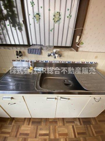 善根寺町6丁目中古戸建のキッチン|リフォームローンも合わせて住宅ローンに組み込む事ができます！
まずは、ご相談下さいませ！