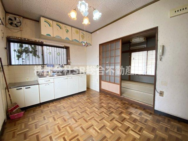 善根寺町6丁目中古戸建の居間・リビング|リフォームプランなら弊社にお任せ！
資金面・オシャレな雰囲気・スタンダード
あなたの希望を叶えます！