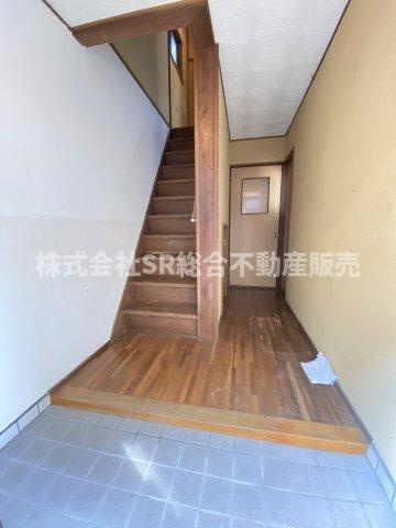 善根寺町6丁目中古戸建の玄関|玄関にシューズボックスを置いても広く使えます！