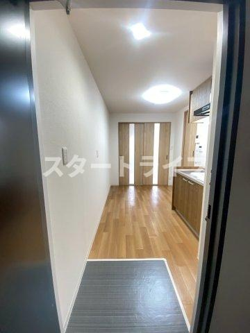 大阪市東淀川区淡路３丁目の賃貸マンションの玄関