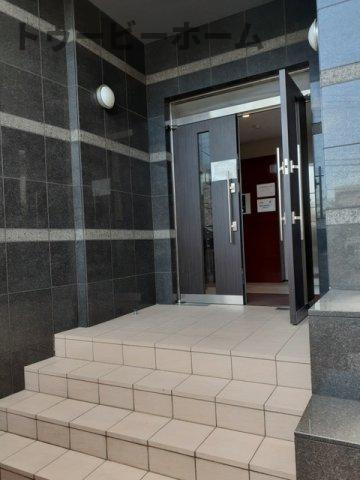 エストラット狭山のエントランス|ゆとりのあるエントランスです