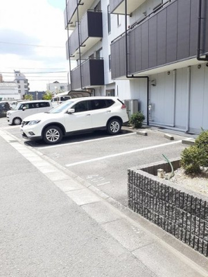 【駐車場】 | ハーベスト壱番館 | 車をお持ちの方に嬉しい駐車場付きの物件です