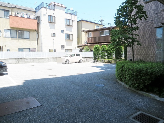 グランシエロ川口本町の駐車場|敷地内の駐車場です♪