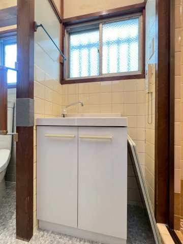 塩屋台1丁目貸家の洗面所