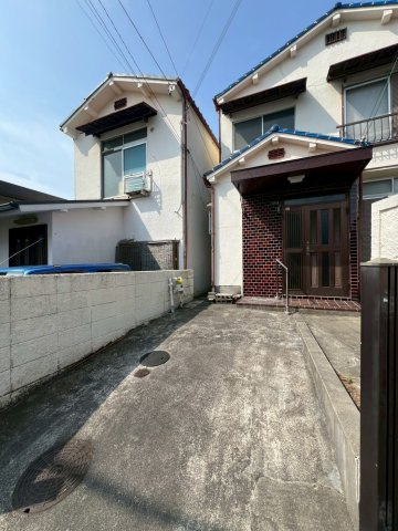 塩屋台1丁目貸家の駐車場