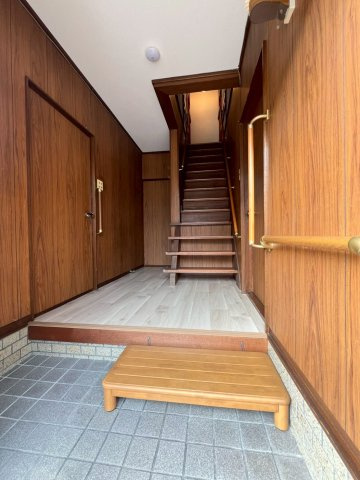 塩屋台1丁目貸家の玄関