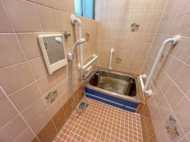 塩屋台1丁目貸家の浴室