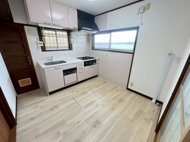 塩屋台1丁目貸家の居間・リビング