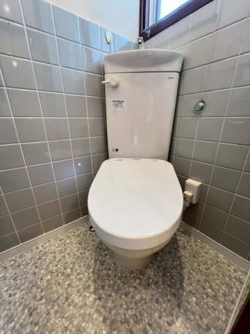 塩屋台1丁目貸家のトイレ