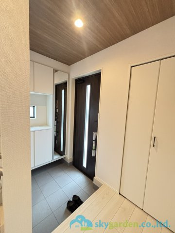 厚木市戸室5期　新築戸建　全2棟2号棟の玄関
