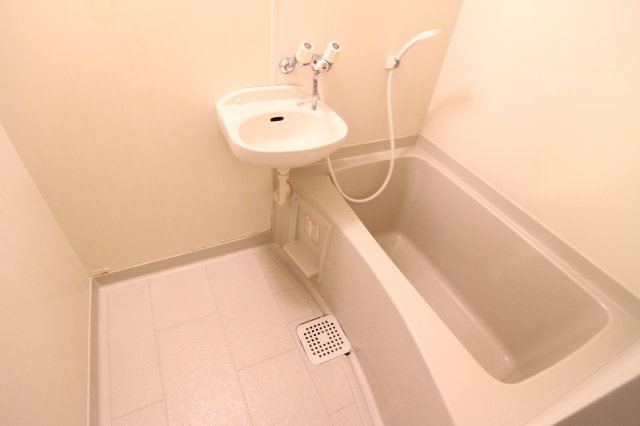 カレッジタウングリーンヒルの浴室