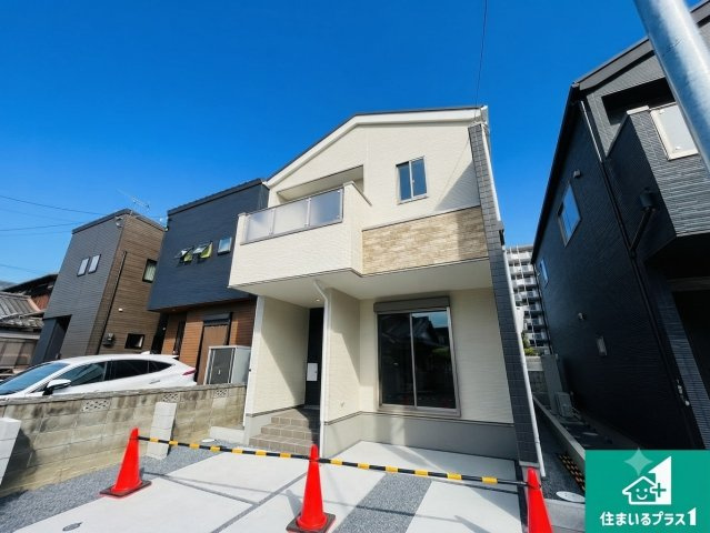 草津市草津町　第3期　新築一戸建ての外観|前面道路は車の通りも少なくて安心です。