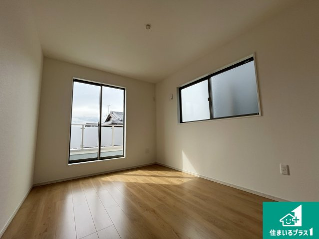 草津市草津町　第3期　新築一戸建ての洋室|収納スペースが充実しているので子供の成長に合わせてたくさん収納ができます！家族構成に合わせた様々な活用ができる収納！