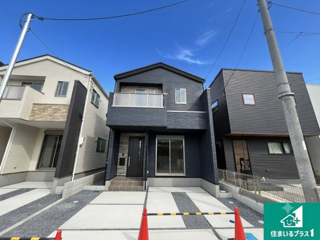 草津市草津町　第3期　新築一戸建ての外観|周辺は閑静な住宅街！前面道路広々で車の出し入れも便利です。駐車が苦手な方でも安心して車庫入れできます！
