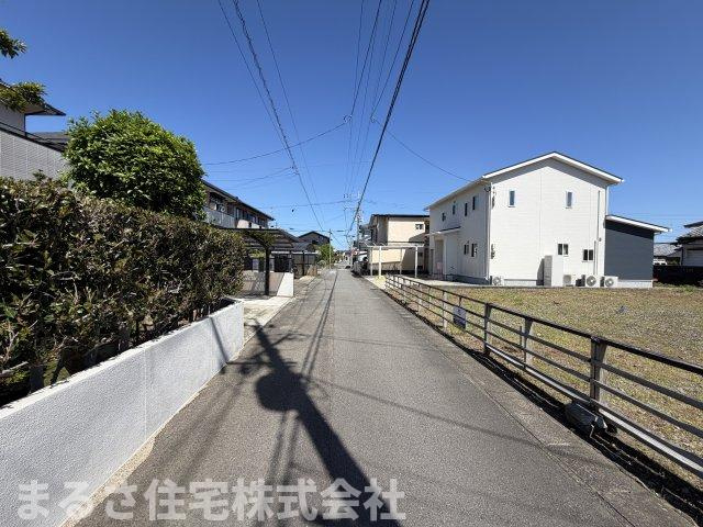 曽師町　土地の前面道路含む現地写真