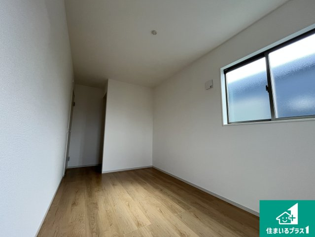 草津市草津町　第3期　新築一戸建ての洋室|シンプルな洋室は、自分好みのインテリアが楽しめます♪ご家族とインテリアや家具を選びに行くのは新築購入時の醍醐味の一つです。ぜひお楽しみください♪