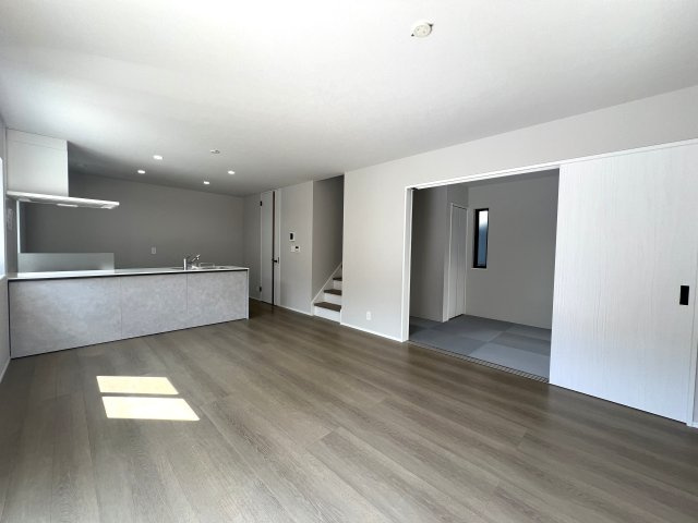 ヶ谷が付く地名の文献をたどると見えてくるこの地この歴史。それを知っている方は教えて下さい、な、【保土ヶ谷区岩井町新築戸建】の居間・リビング|ゆったり過ごせるリビングです