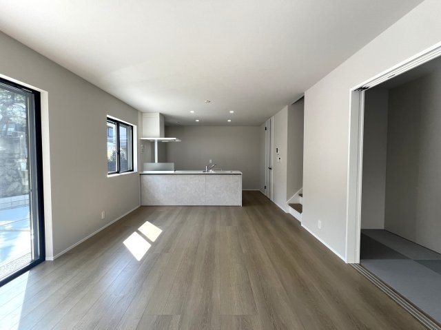 ヶ谷が付く地名の文献をたどると見えてくるこの地この歴史。それを知っている方は教えて下さい、な、【保土ヶ谷区岩井町新築戸建】の居間・リビング|ゆったり過ごせるリビングです