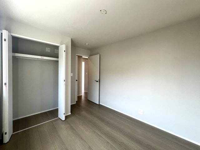 ヶ谷が付く地名の文献をたどると見えてくるこの地この歴史。それを知っている方は教えて下さい、な、【保土ヶ谷区岩井町新築戸建】の洋室|個人の部屋や寝室として使える洋室です